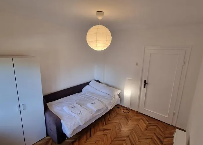 Lika فيلة زلاتيبور